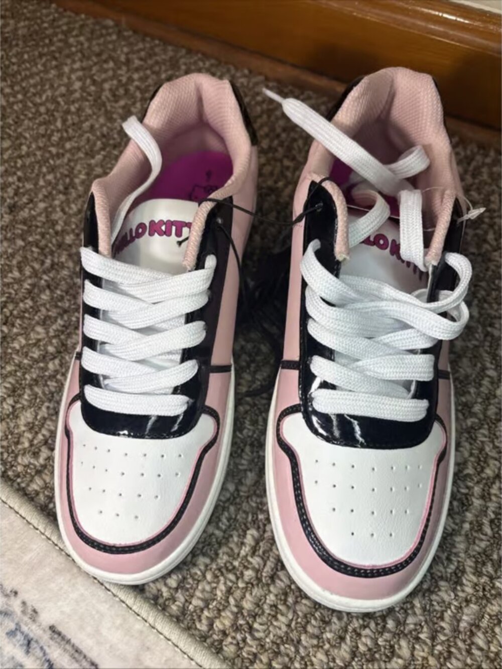 Pink NWT New HELLO KITTY Sneaker TENNIS SHOE Women SANRIO